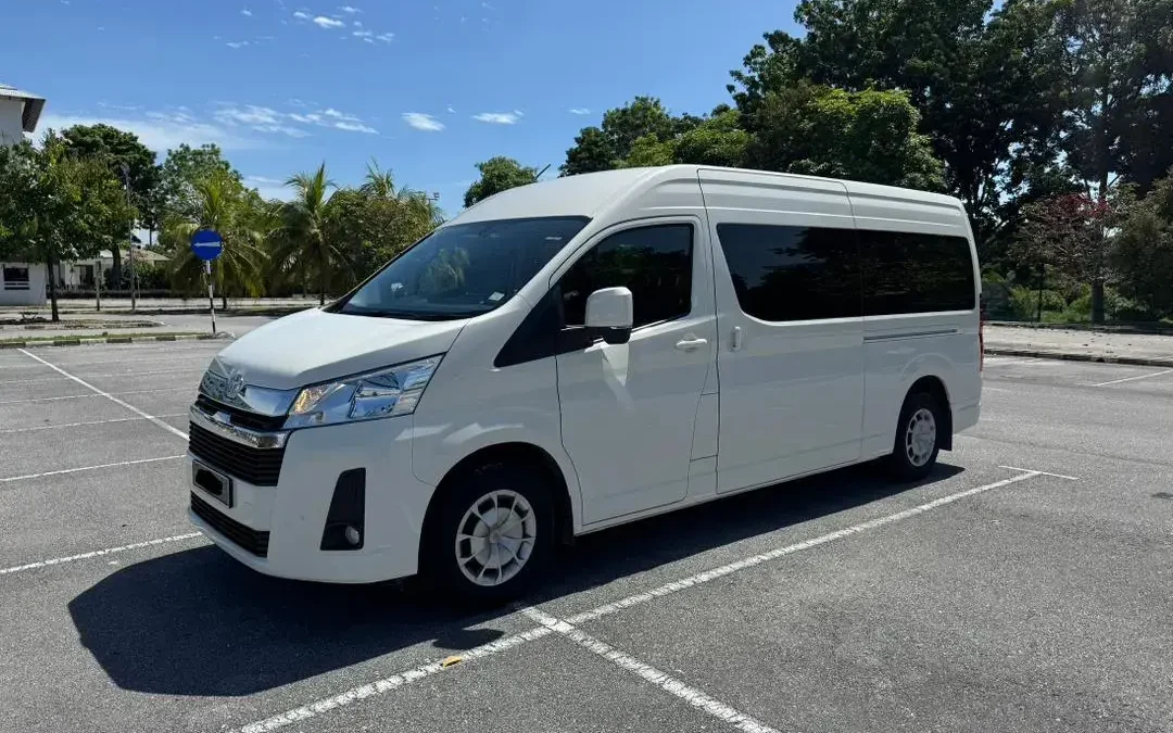 Coche con conductor privado en Tailandia para traslados y excursiones turísticas.